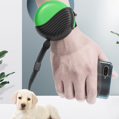 Roulette Dog Wrist Leash